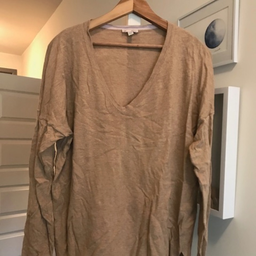 Camel silk blend sweater with longer back hem